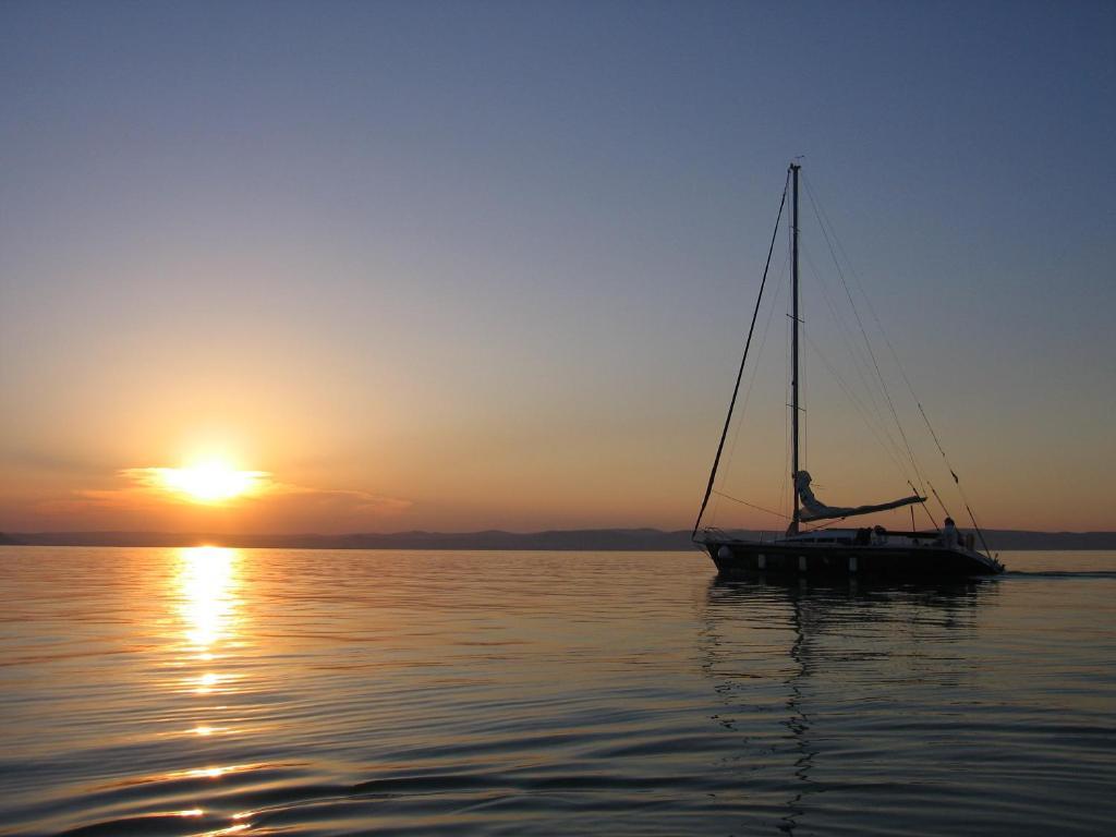 Silver Beach Resort Zamárdi Quarto foto