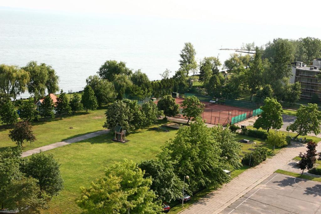 Silver Beach Resort Zamárdi Exterior foto
