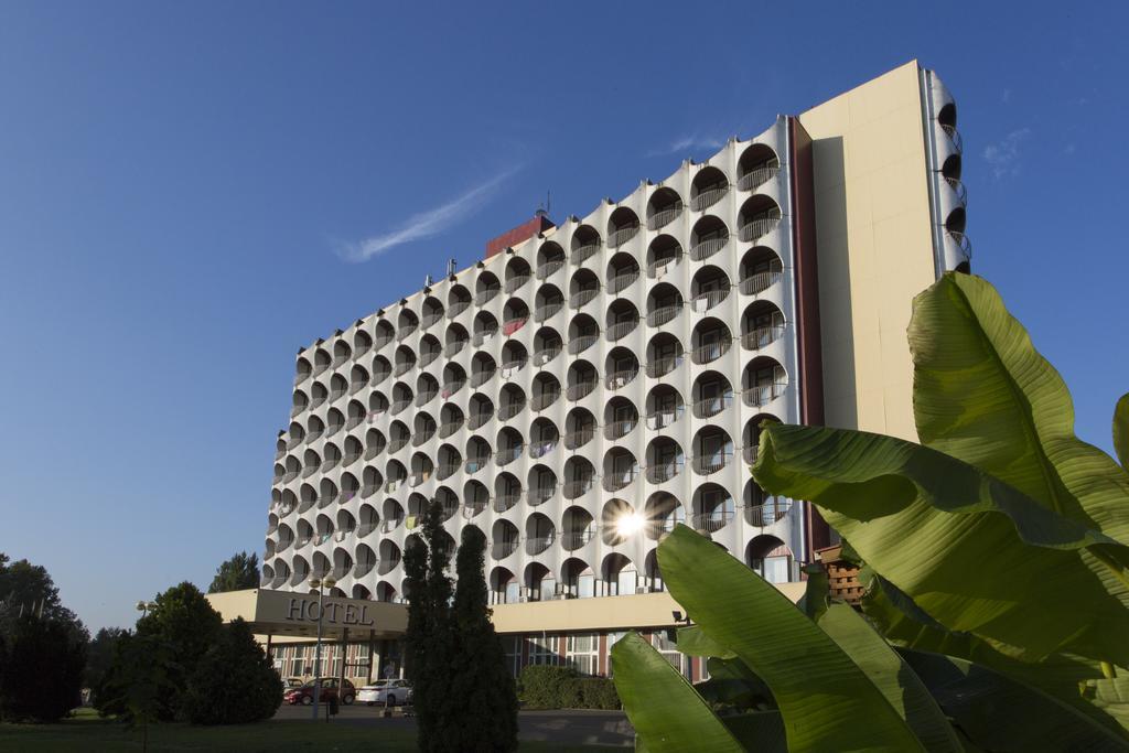 Silver Beach Resort Zamárdi Exterior foto